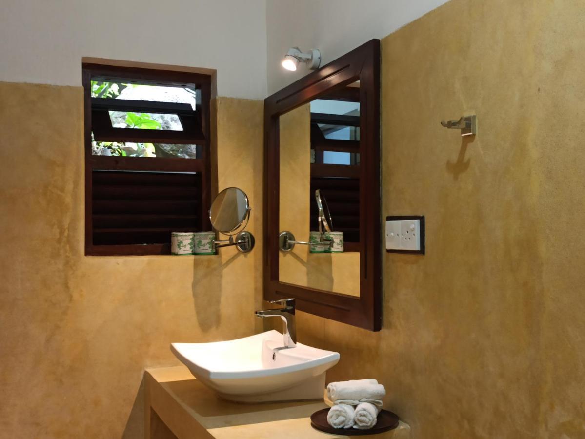 ウナワトゥナ Butterfly Jewel Bed & Breakfast エクステリア 写真